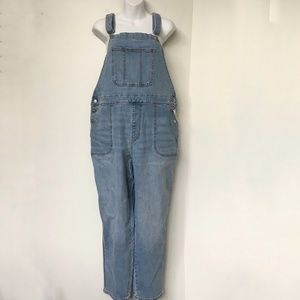 Old Navy Overalls Size 18 Lightwash Denim Bib Tapered Leg